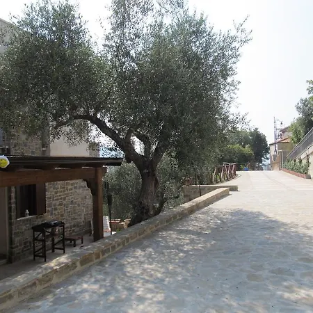 Via Visconti 1 * Finocchito